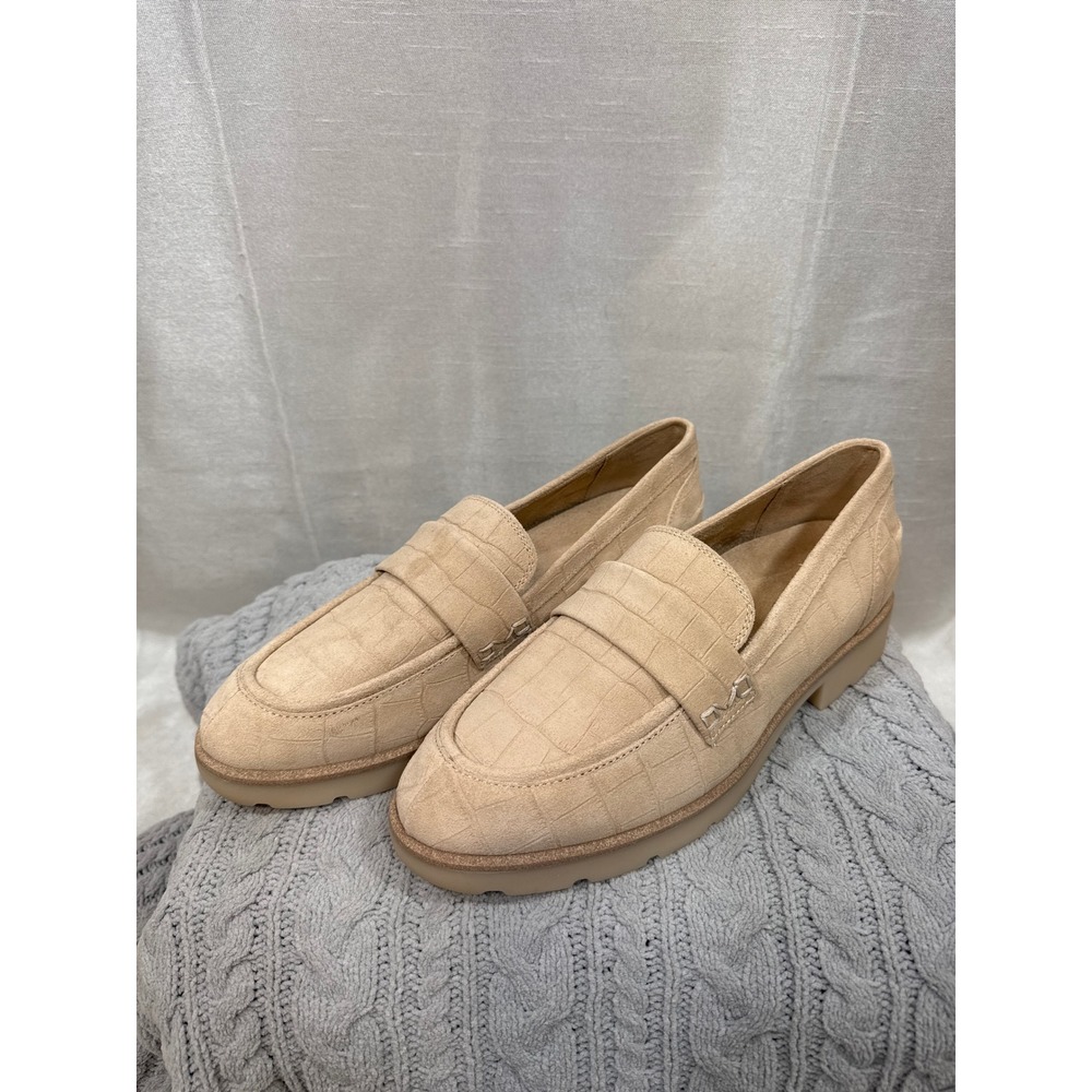 Vionic Cleo Loafer Sand Croc Embossed Suede Lug Sole Shoes Womens 9.5 DX:05-2025